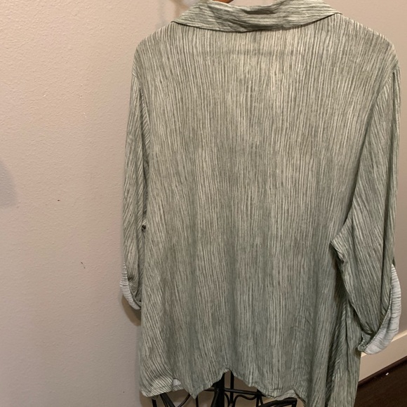 NWT Fred David 2X green blouse with front buttons - Picture 4 of 10